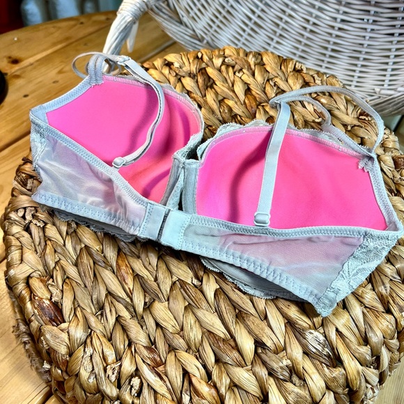 Pink bra. Padded - Picture 2 of 3